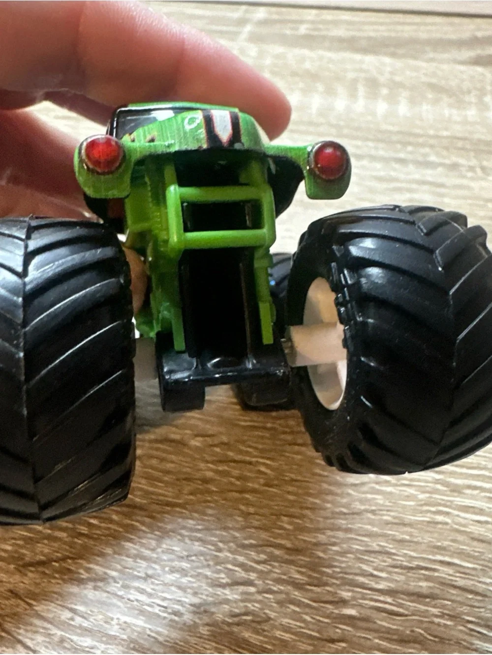 Hot Wheels Monster Jam Grave Digger 1:64 1/64 Monster Truck Black Green Die Cast